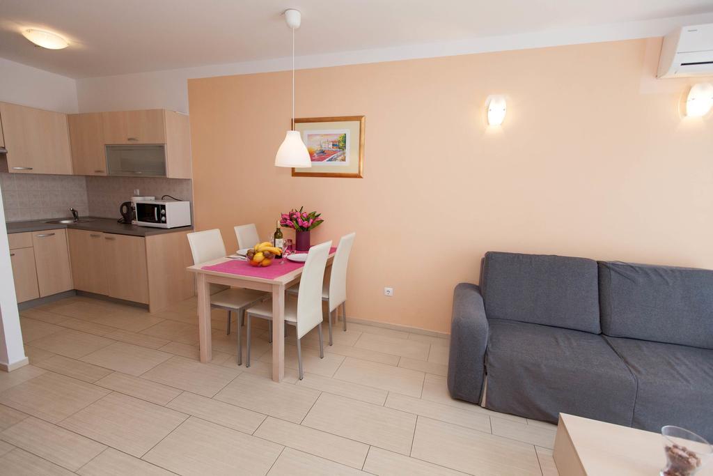 Apartments Ines Selce Exterior photo