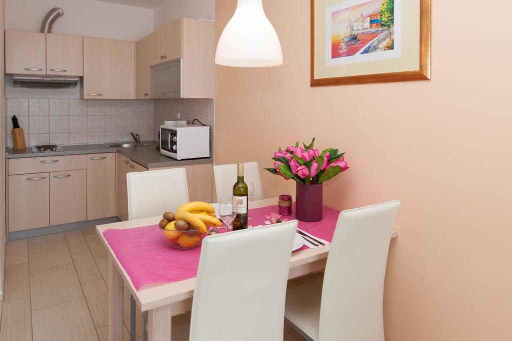 Apartments Ines Selce Exterior photo
